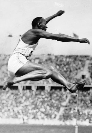 Berlin Jesse Owens en el salto de longitud