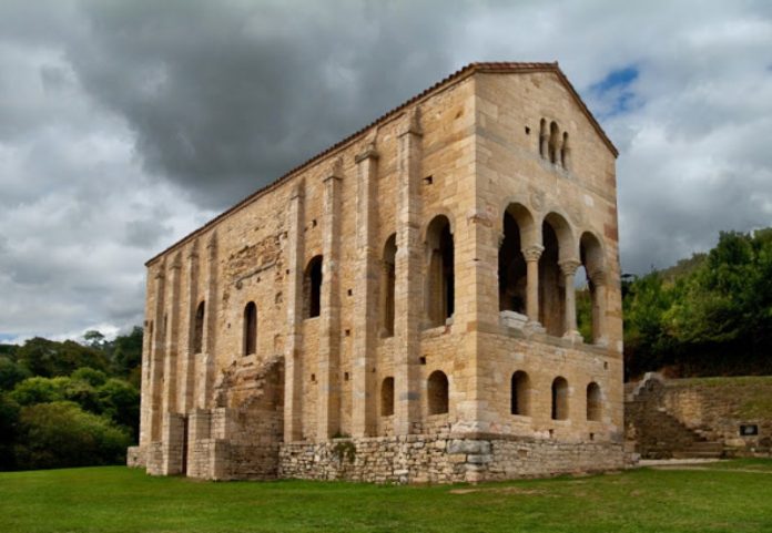 Iglesia Santa María del Naranco, Oviedo