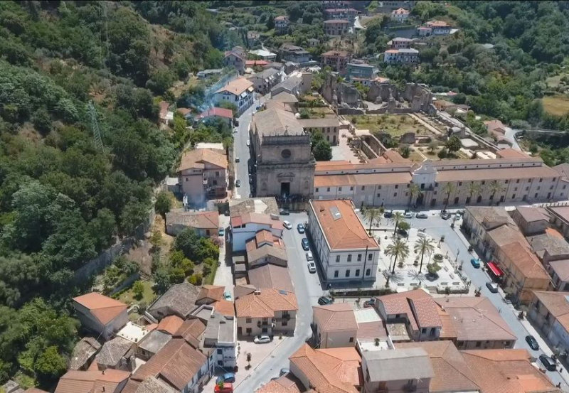 Vista aérea del centro de Montalto Uffugo Italia