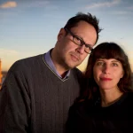 El enjambre, de José Gil y Goretti Irisarri Autores de El enjambre